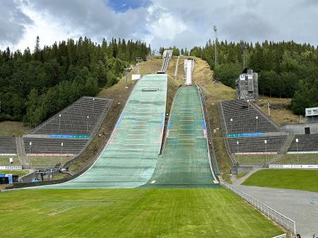 Skokanské můstky ve městě Lillehammer