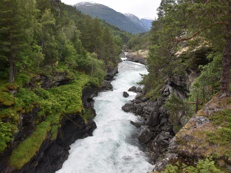 Řeka Rauma v údolí Romsdalen