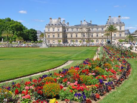 Lucemburské zahrady s palácem senátu