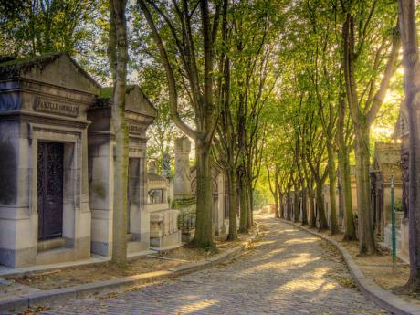 Na hřbitově Père Lachaise odpočívá mnoho známých francouzských osobností