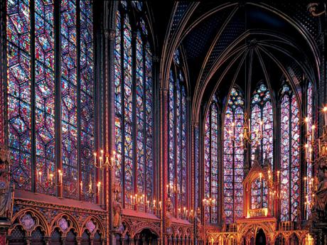 Nádherná vitrážová okna kaple Sainte Chapelle