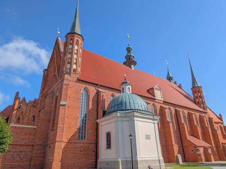 Německý název Fromborku odkazuje na místní katedrálu Panny Marie