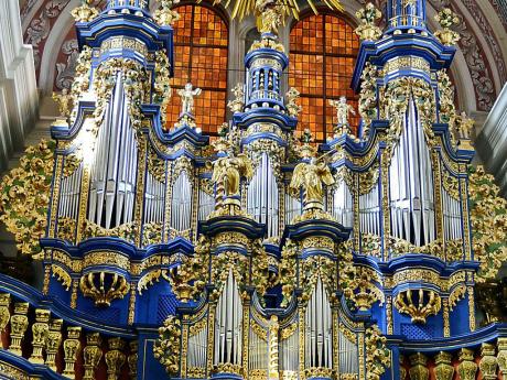 Píšťalové varhany v barokním poutním kostele Świeta Lipka