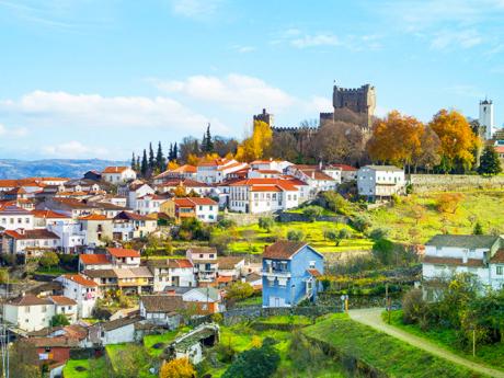 Portugalské město Bragança je korunováno hradem