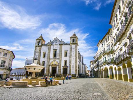 Náměstí Giraldo v portugalské Évoře