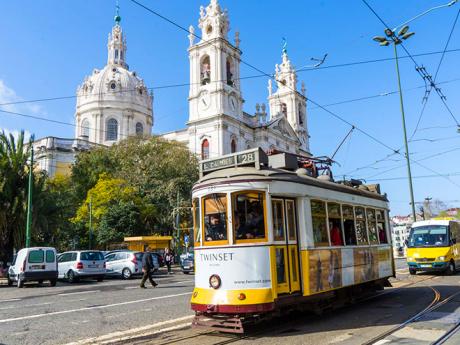 Historické tramvaje projíždí Lisabonem