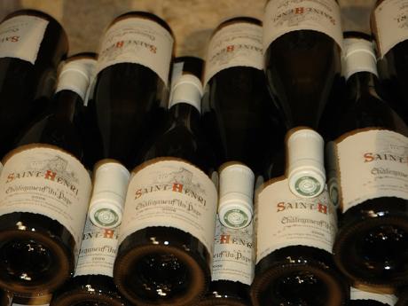 Červené víno z Châteauneuf-du-Pape patří k nejlepším ve Francii