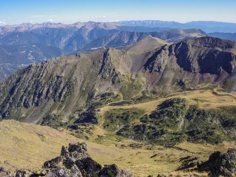 Výhled z pyrenejského vrcholu Coma Pedrosa