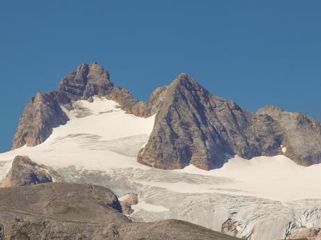 Masiv Dachsteinu se zbývajícím ledovcem