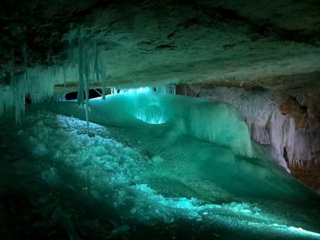 Nejstarší led v Obří ledové jeskyni má stáří 500 až 600 let