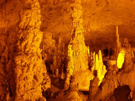 Krápníková jeskyně Perama
