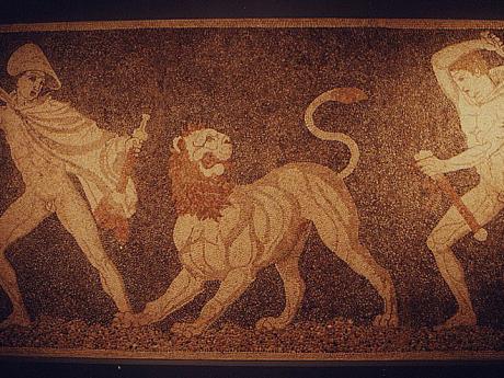 Mozaiky z neopracovaných oblázků v Pella