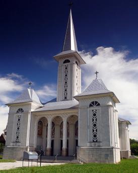 Kostel ve vesnici Ieud