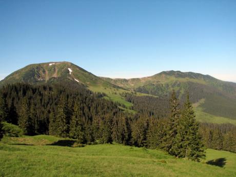 Vrchol Pietroşul v pohoří Rodna na severu Rumunska