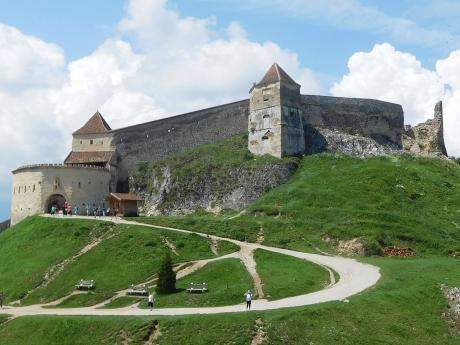 Mohutná pevnost Râşnov byla za dobu své historie dobyta pouze jednou