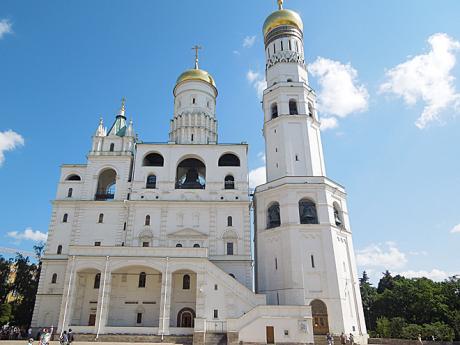 Zvonice Ivana Velikého na Chrámovém náměstí v moskevském Kremlu