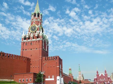  Rudá kremelská zeď obepínající moskevské Rudé náměstí