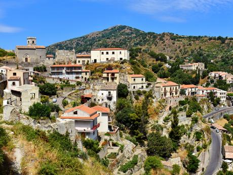 Horská sicilská vesnička Savoca proslavená filmem Kmotr