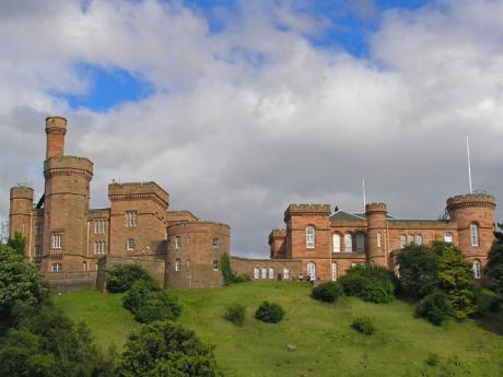 Hrad ve městě Inverness pochází ze 12. století