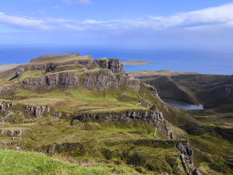 Výšlap podél skalních útvarů Quiraing v horském pásmu Trotternish