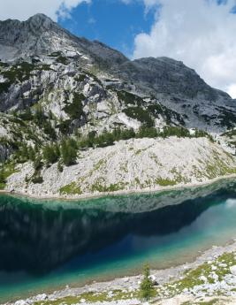 Horské jezero v Údolí triglavských jezer
