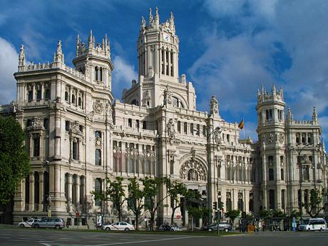 Možnost vidět Madrid z výšky se naskýtá z věže Palacio de Comunicaciones
