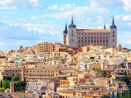 Mezi největší dominanty Toleda patří Alcázar