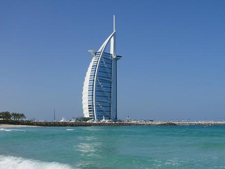 Nejluxusnější hotel světa Burdž Al Arab se nachází v Dubaji