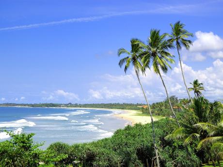 Pláž v Bentotě na srílanském západním pobřeží přímo vybízí k odpočinku
