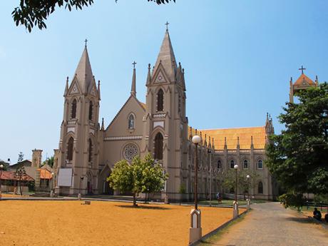 Kostel v Negombu