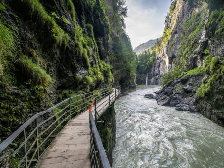 Švýcarská soutěska Aareschlucht vznikla díky ledovcové činnosti