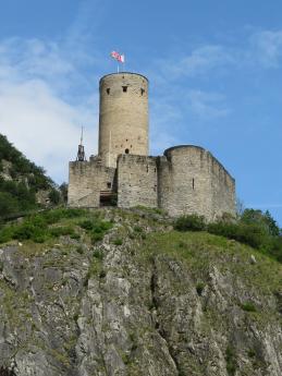 Hrad La Bâtiaz ze 13. století se tyčí nad Martigny