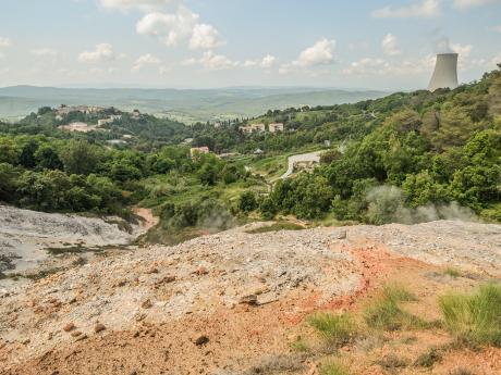 Vlivem geologických procesů jsou některé části parku Biancane pestře zbarveny