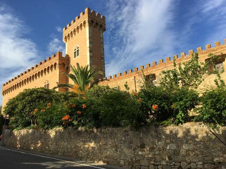Toskánský hrad Bolgheri patřil rodu Gherardesca