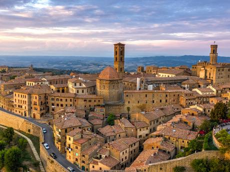 Opevněná středověká Volterra byla známá především díky těžbě alabastru