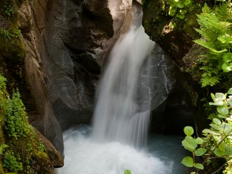 Kaňon Combe Noire s lesním vodopádem
