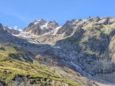 Ledovec Glacier de Bionnassay je dlouhý téměř 5 km