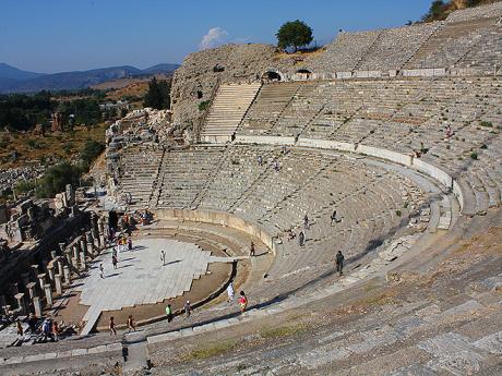 Amfiteátr přehlížející starověký Efesos