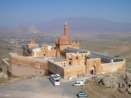 Isaak Paşa Saray