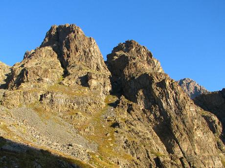 Skalnaté vrcholy pohoří Kačkar