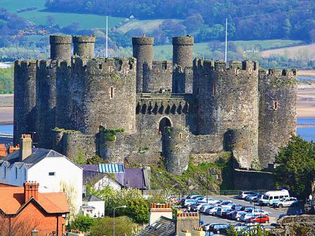 Mohutný hrad v Conwy byl vybudován v 13. století