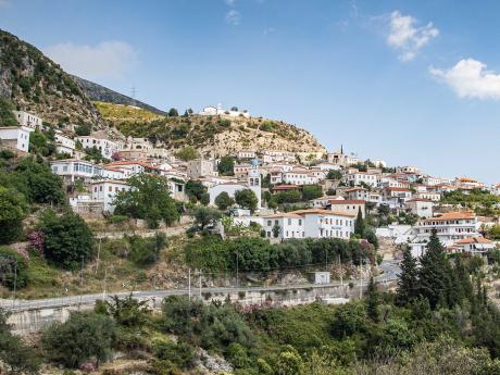 Malebné městečko Dhërmi (Drymades) leží na pobřeží Albánské riviéry