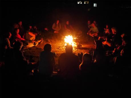 Večery u ohně neodmyslitelně patří k&nbsp;pobytu ve vesnici Theth 