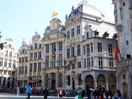 Domy na náměstí Grand-Place v Bruselu vystavěly řemeslnické cechy
