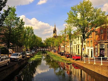 Delft je, stejně jako jiná holandská města, protkán kanály
