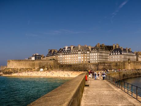 Hradbami obehnané domy v Saint Malo