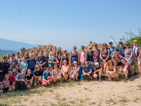 Skupinové foto při prohlídce Melnických pyramid