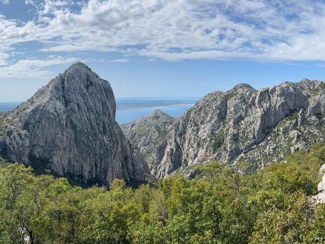 Špičatý vrcholek Anića Kuk nabízí úchvatný výhled na NP Paklenica
