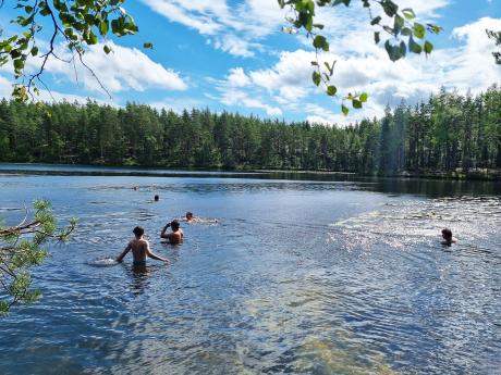 Finská jezera svou čistou vodou vyloženě lákají ke koupeli