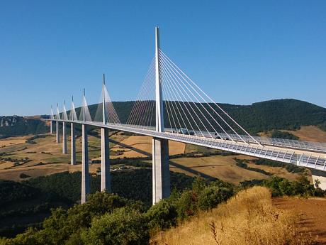 Most u Millau je nejvyšším dálničním mostem v Evropě